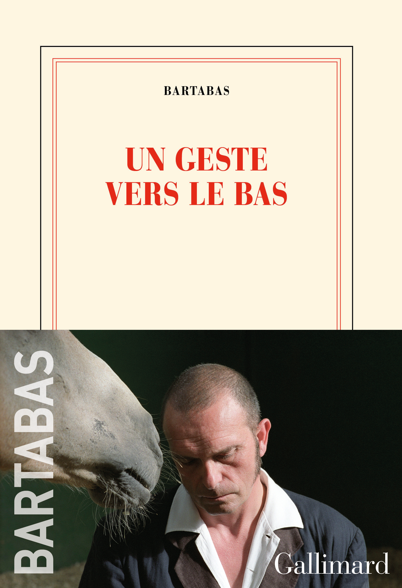 UN GESTE VERS LE BAS